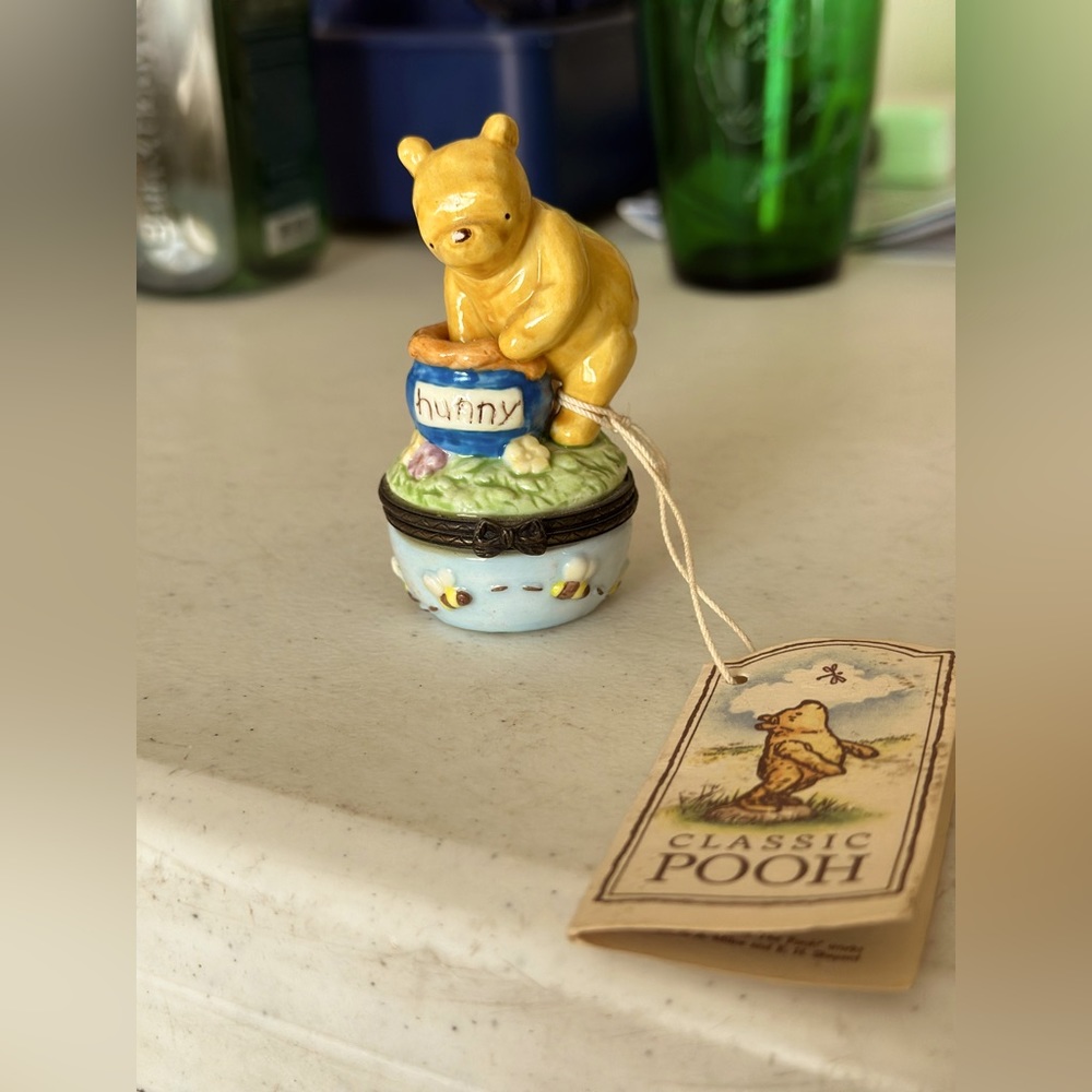 Disney Winnie The Pooh with Honey Pot Hinged Box Midwest of Cannon Falls